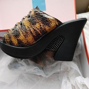 NWT (box) Italian leather sandals.